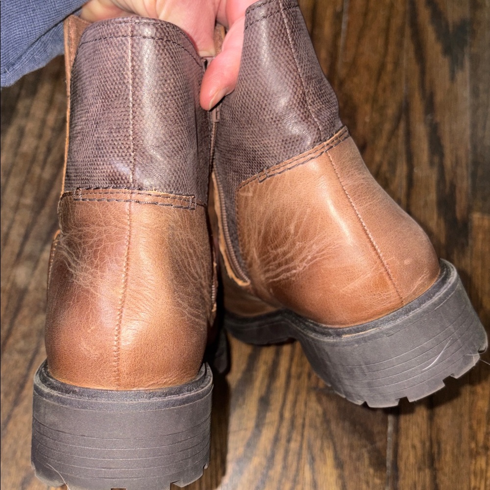 Clarks Women's Opal Rose Ankle Boot sz 8, Cognac/Brown - see all pics - Picture 3 of 9